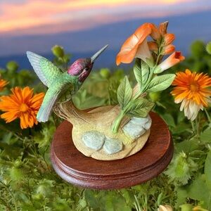 Anna’s Hummingbird Colorful Hummingbird Bird Figurine 1986 mint condition